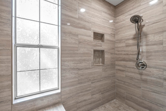 bathroom featuring tiled shower