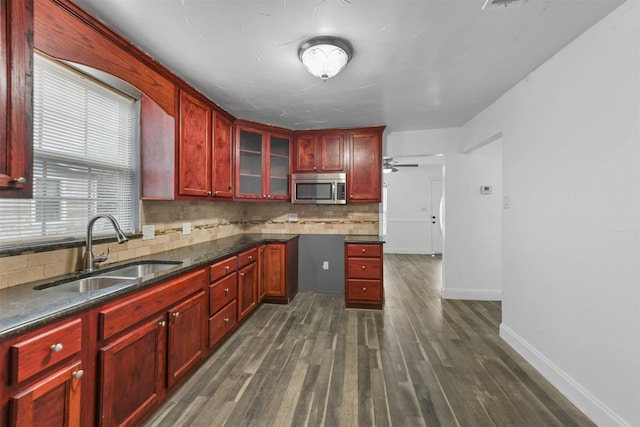 kitchen with sink, dark wood-type flooring, ceiling fan, and decorative backsplash