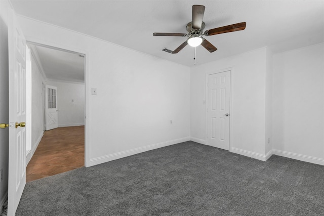 carpeted spare room featuring ceiling fan