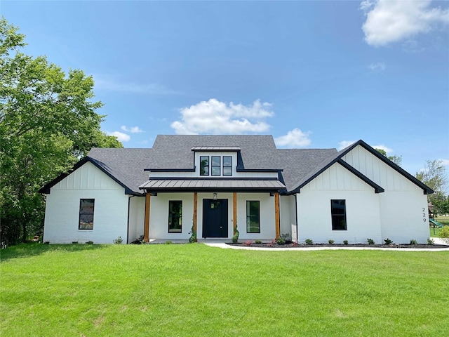 modern inspired farmhouse featuring a front yard