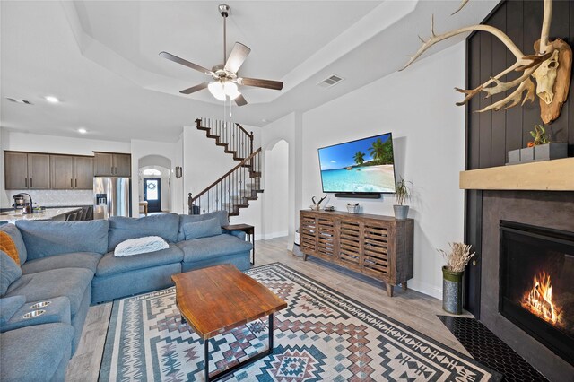 view of patio with outdoor lounge area and ceiling fan