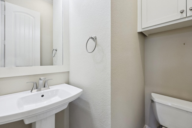 bathroom featuring sink and toilet