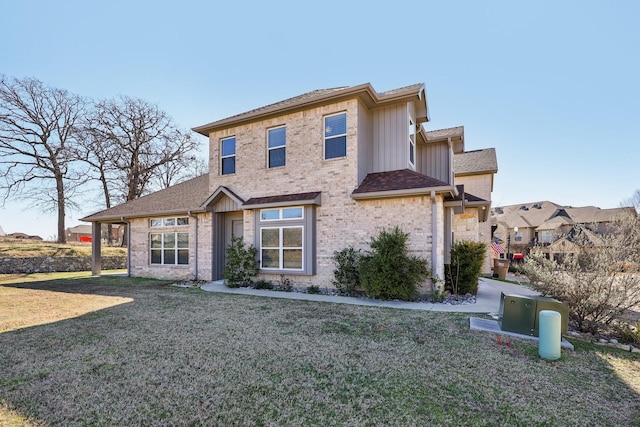 view of front of property with a front yard