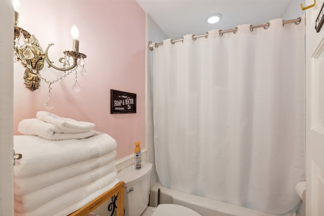 bathroom featuring toilet and shower / bath combo