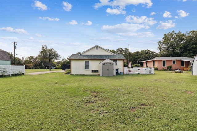 view of yard with a storage shed