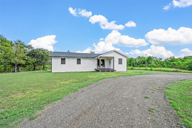 view of front of home featuring a front lawn