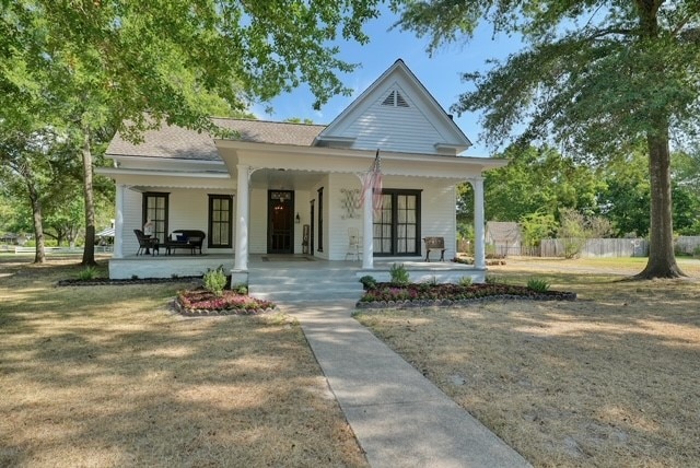 view of front of property with a front lawn and a porch