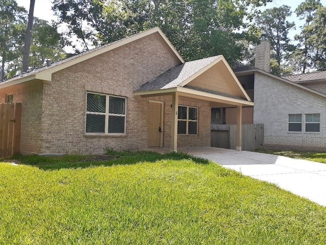 view of front of property with a front yard