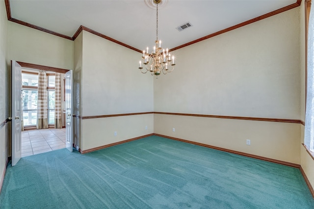 spare room featuring crown molding, light colored carpet, and a chandelier