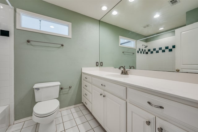 full bathroom with plenty of natural light, toilet, vanity, and tiled shower / bath