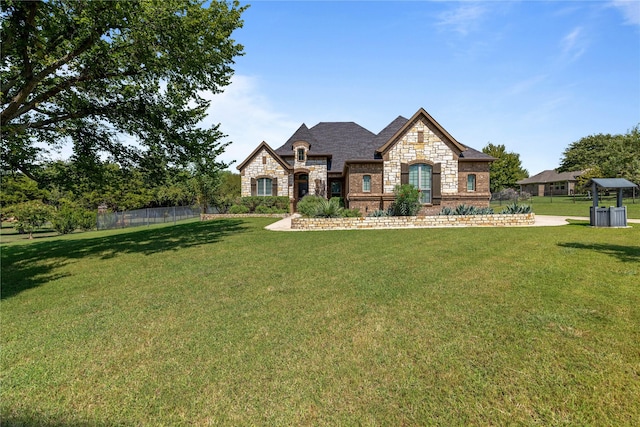 view of front of house featuring a front lawn