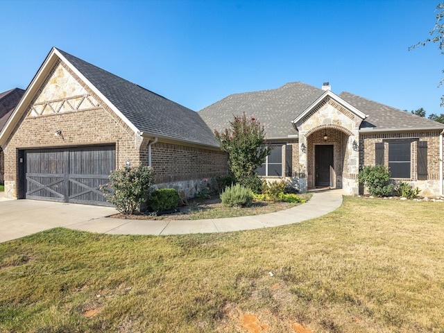 view of front facade with a front yard