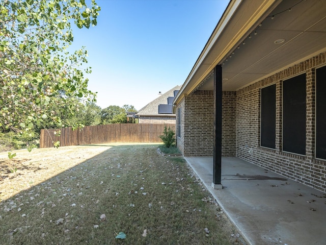 view of yard featuring a patio area