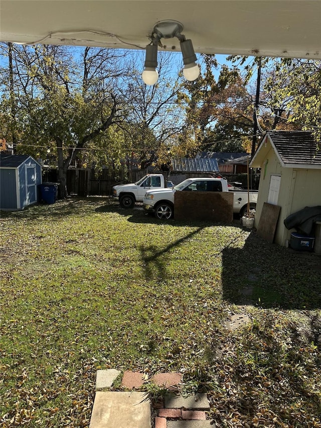 view of yard featuring a storage unit