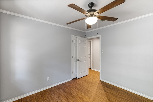 spare room featuring light hardwood / wood-style floors, ceiling fan, and crown molding