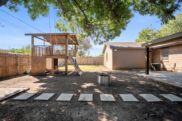 view of yard with a patio area