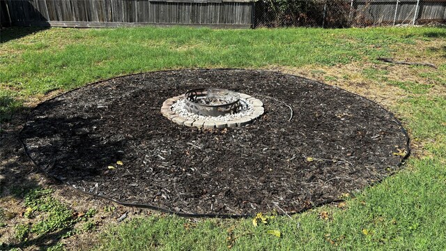 view of yard featuring an outdoor fire pit