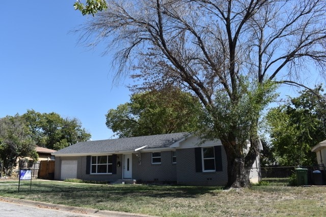 ranch-style home featuring a front yard