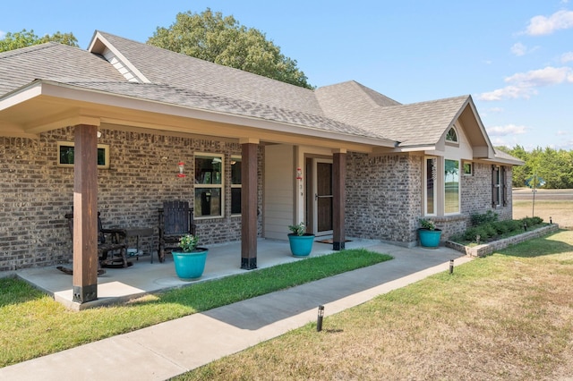 view of front of property with a front yard and a patio