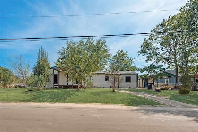 view of front of house with a front lawn