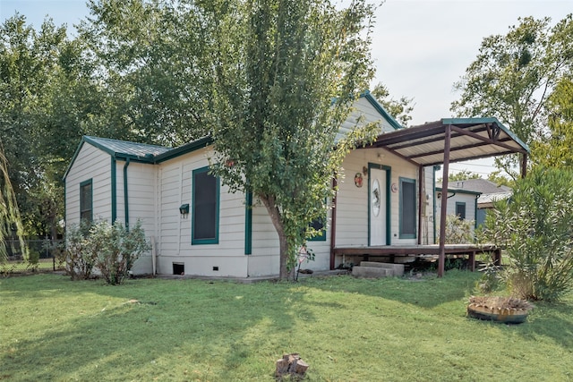 rear view of house featuring a lawn