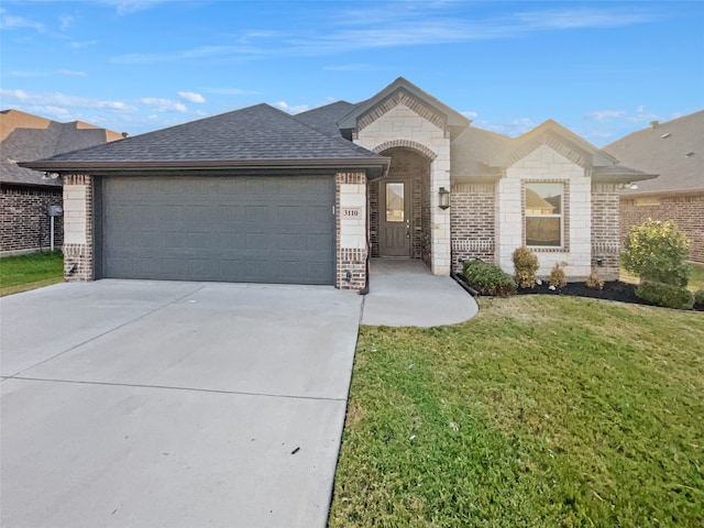 view of front of house featuring a front yard