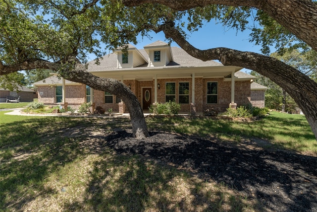 view of front of property with a front yard