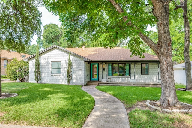 single story home with a front lawn