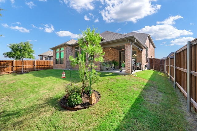 view of yard featuring a patio