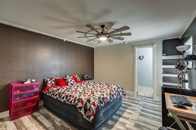 bedroom with ornamental molding, light hardwood / wood-style floors, and ceiling fan