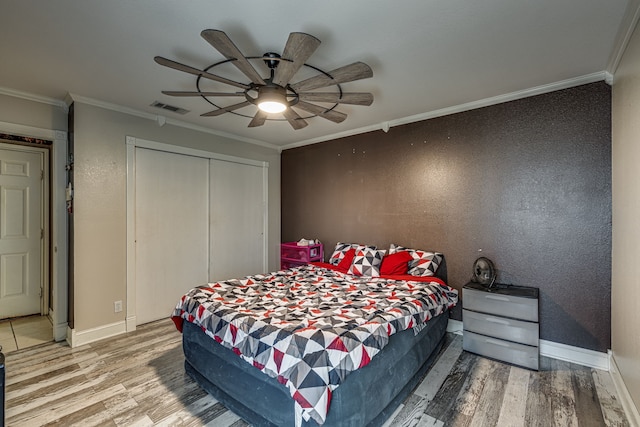 bedroom with ceiling fan, hardwood / wood-style flooring, and crown molding