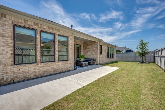 view of yard with a patio area