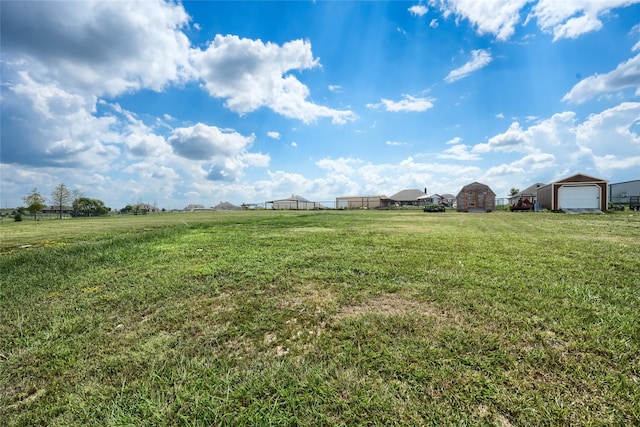 view of yard featuring a rural view