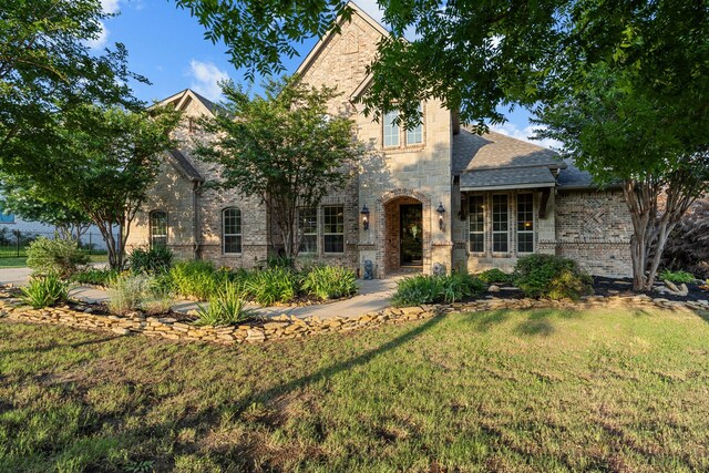 view of front of home with a front lawn