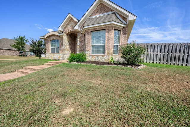 view of front of home with a front lawn