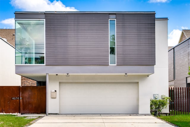 view of front facade featuring a garage