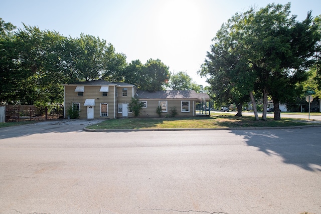 view of front of home with a front lawn