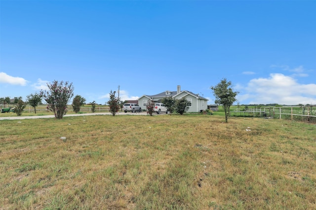 view of yard featuring a rural view