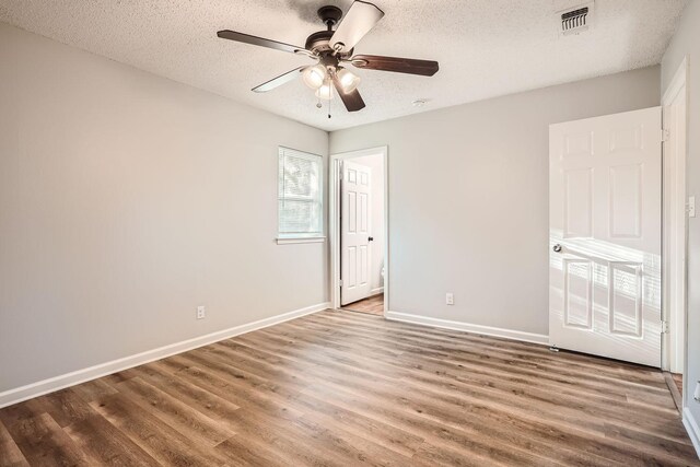 unfurnished bedroom featuring a textured ceiling, ceiling fan, and hardwood / wood-style floors