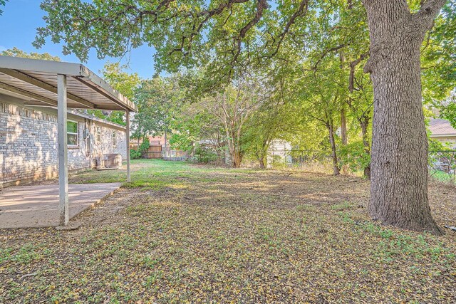 view of yard featuring a patio