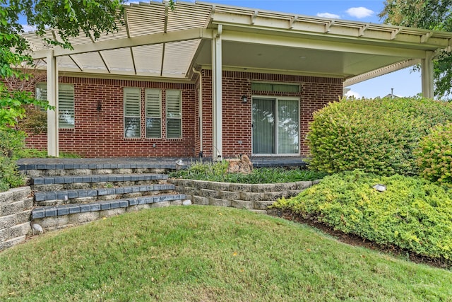 property entrance with a yard