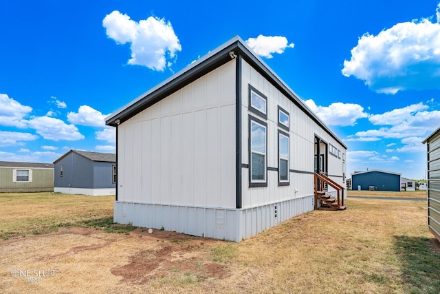 view of side of property featuring a yard