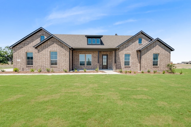 craftsman house with a front lawn