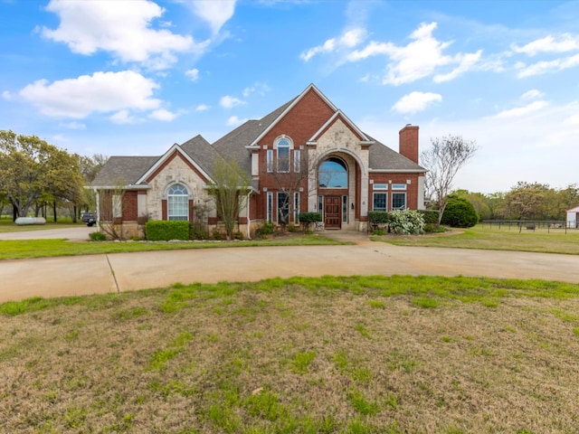 view of front of property with a front yard