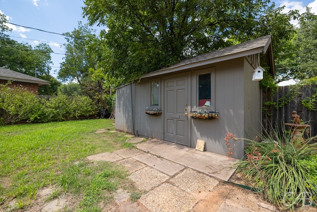 view of outdoor structure featuring a yard