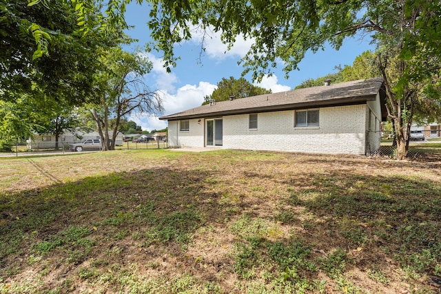 back of house featuring a yard