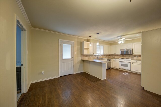 kitchen featuring dark hardwood / wood-style floors, stainless steel appliances, kitchen peninsula, white cabinetry, and ceiling fan