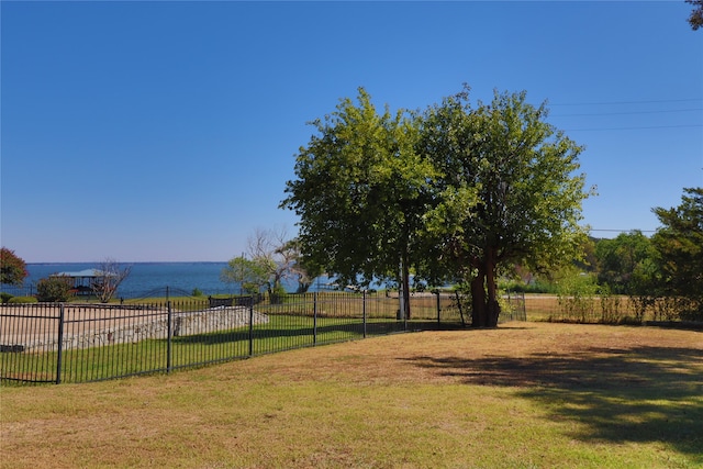 view of yard featuring a water view