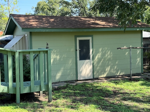 view of side of property with an outbuilding