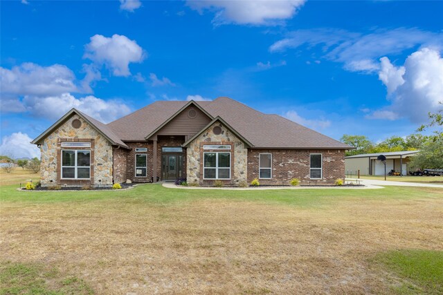 view of front of house featuring a front yard